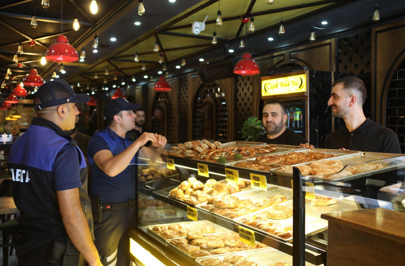 Elazığ Belediyesi Zabıta Ekipleri, Bayram Denetimini Artırdı